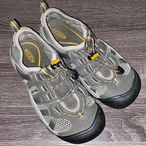 KEENS Gray Slip-on Sandals ~ Hiking Water Shoes